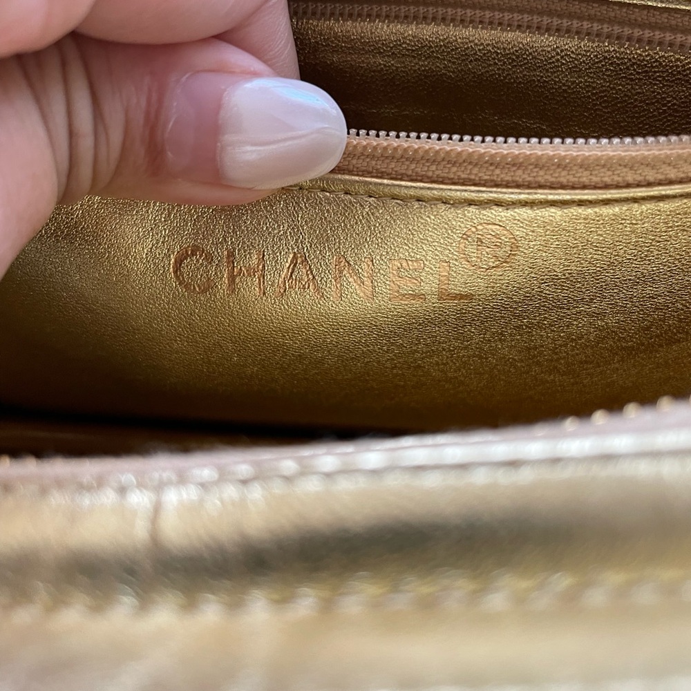 CHANEL vintage gold clutch wristlet - rare - Picture 6 of 9